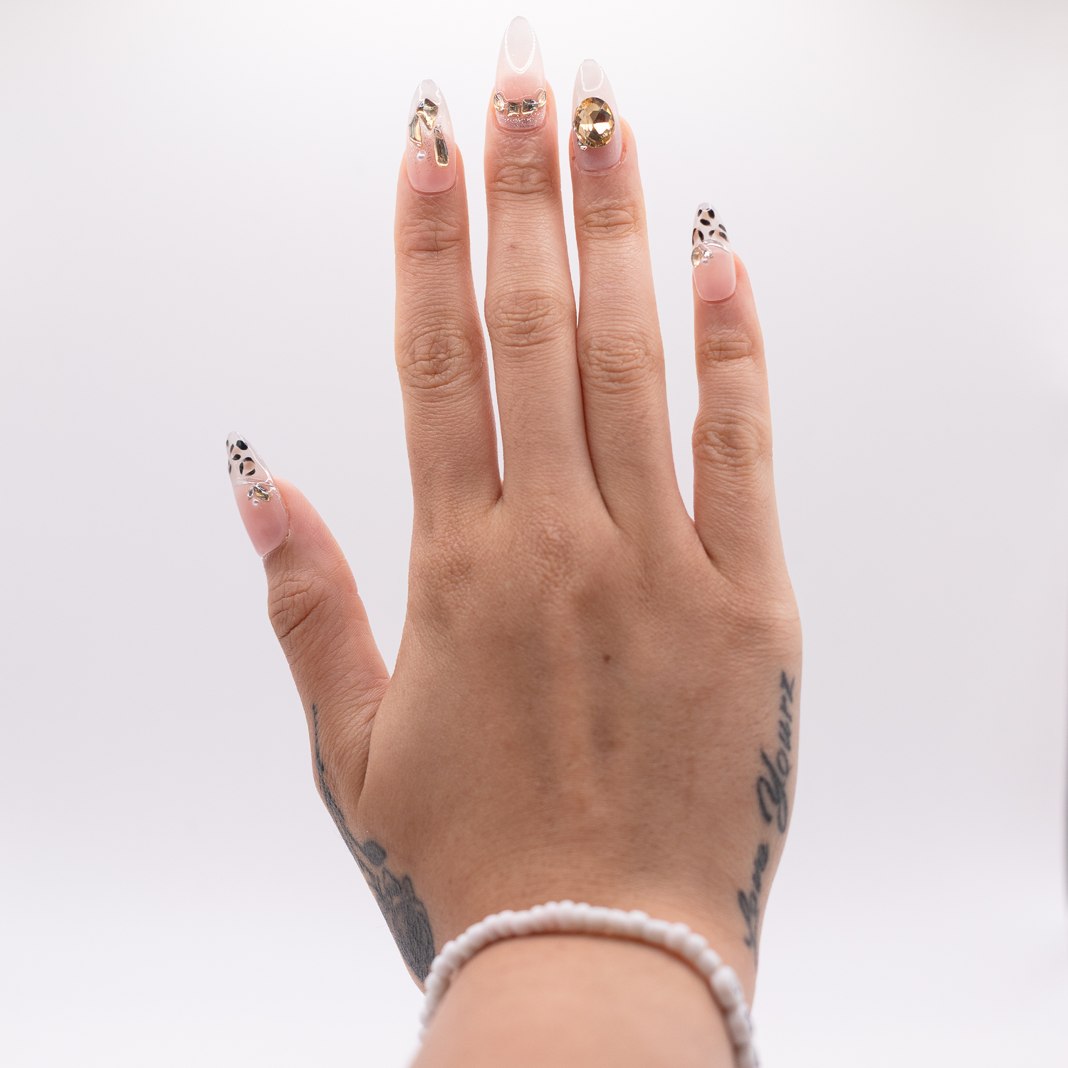 #2218 – Wild Elegance | Medium, Oval Reusable Ready-to-Wear Nails