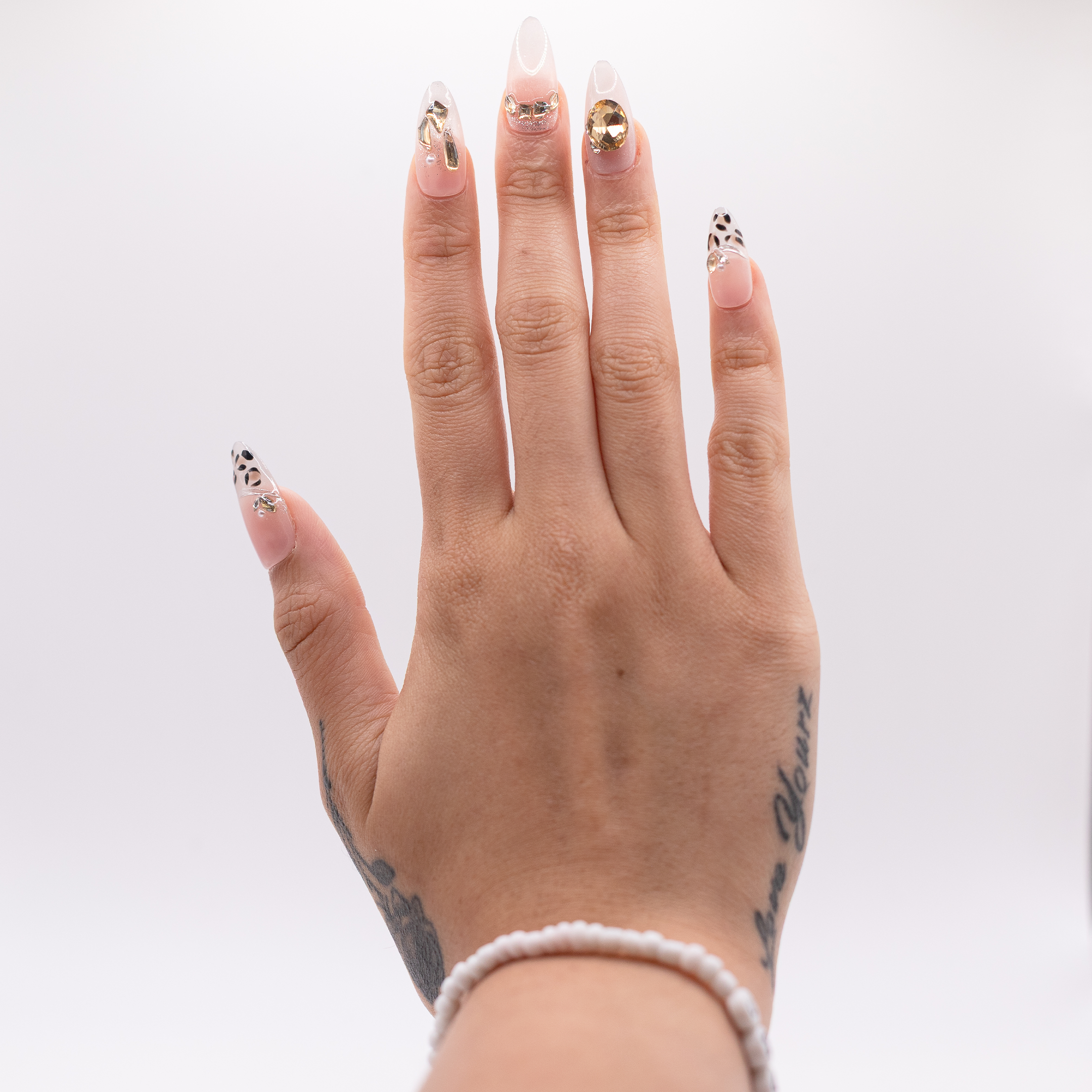#2218 – Wild Elegance | Medium, Oval Reusable Ready-to-Wear Nails