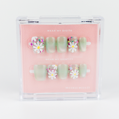 #1646 – Sparkling Daisy | Medium, Square Reusable Ready-to-Wear Nails